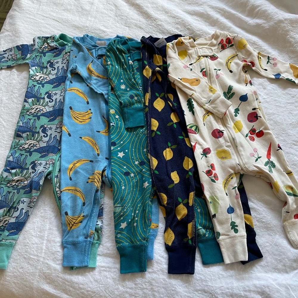 Lot of 5 Hanna Andersson pajamas, size 75/12-18 months